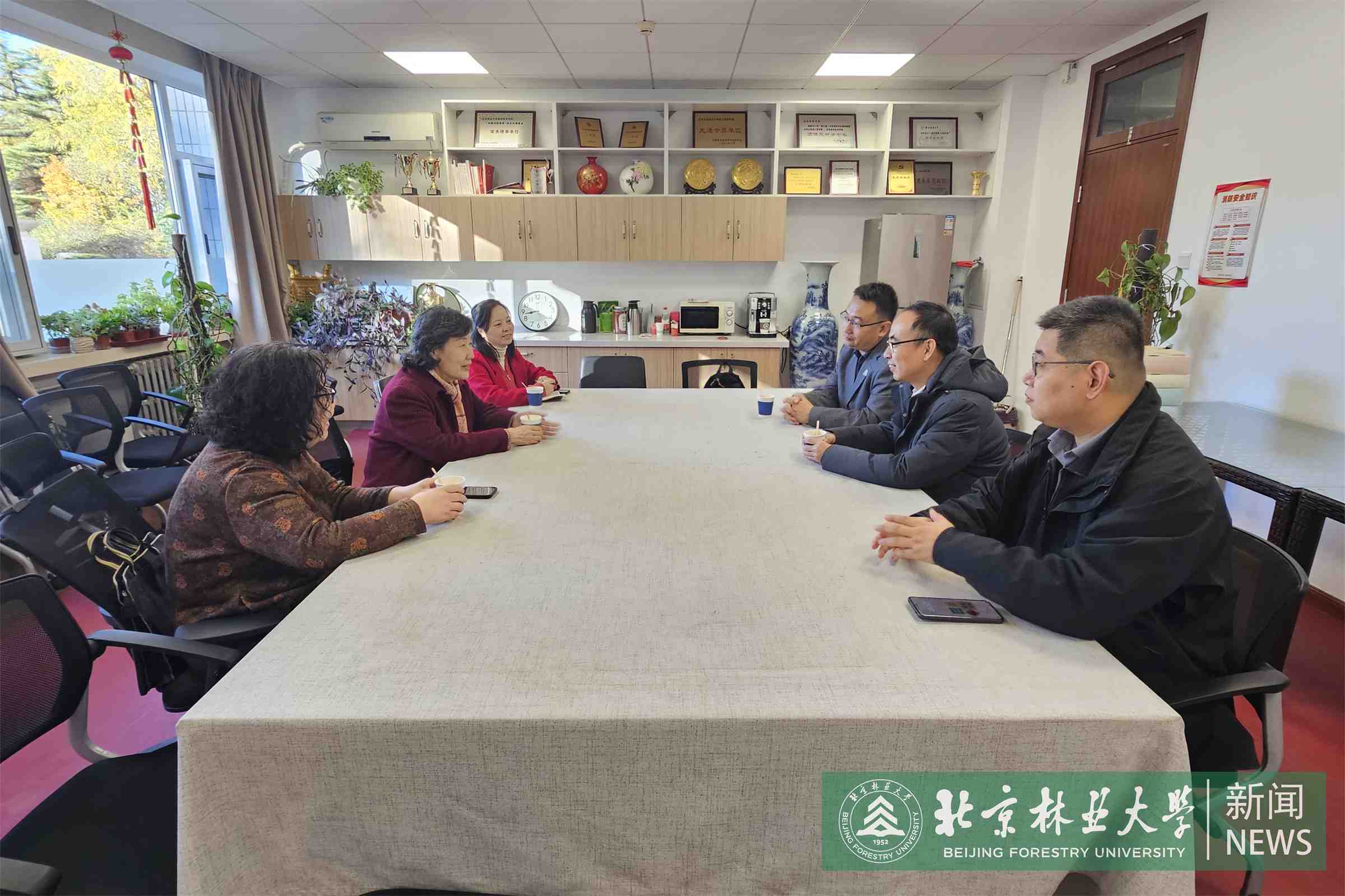 专家组访谈交流001.jpg