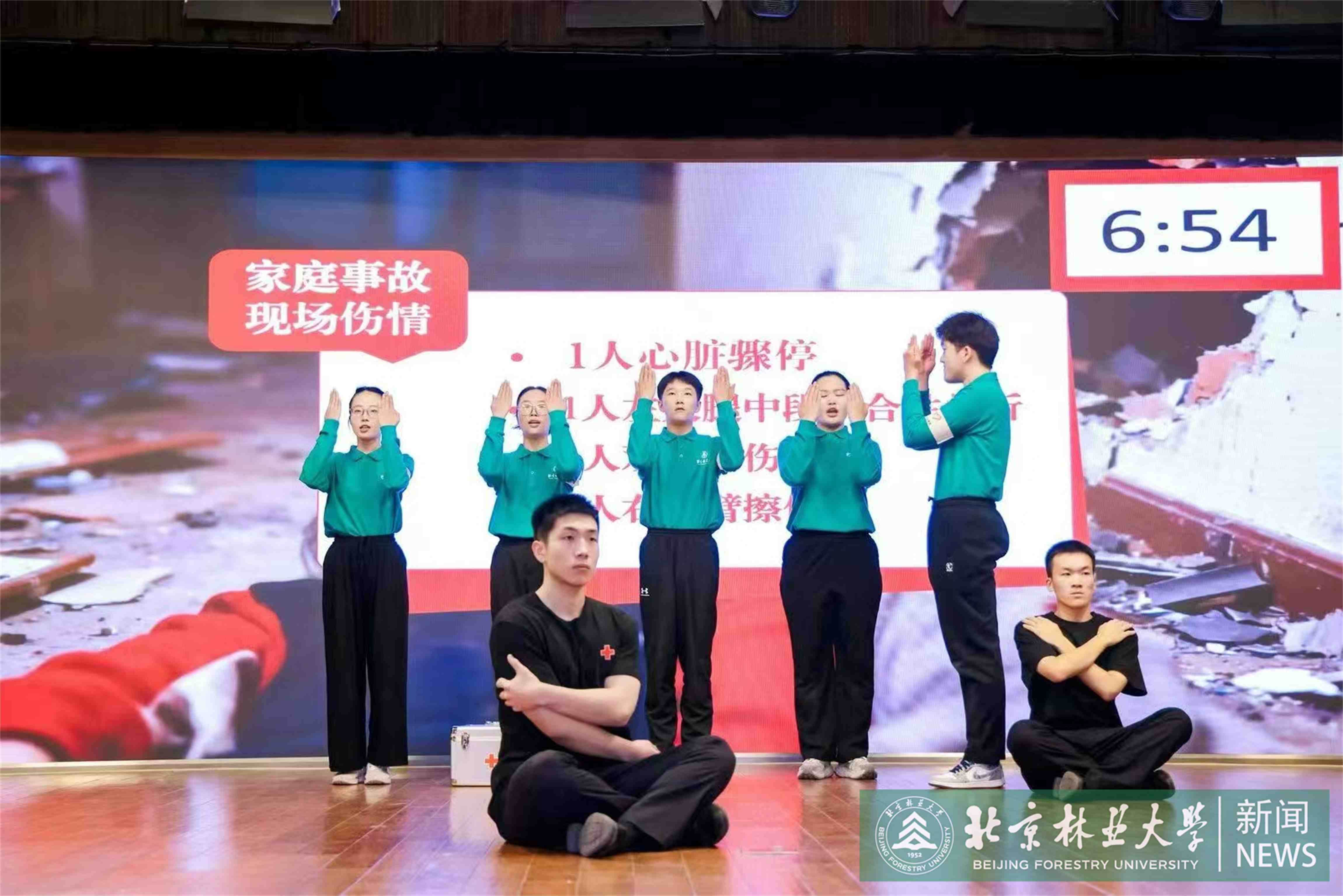 林大参赛队.jpg